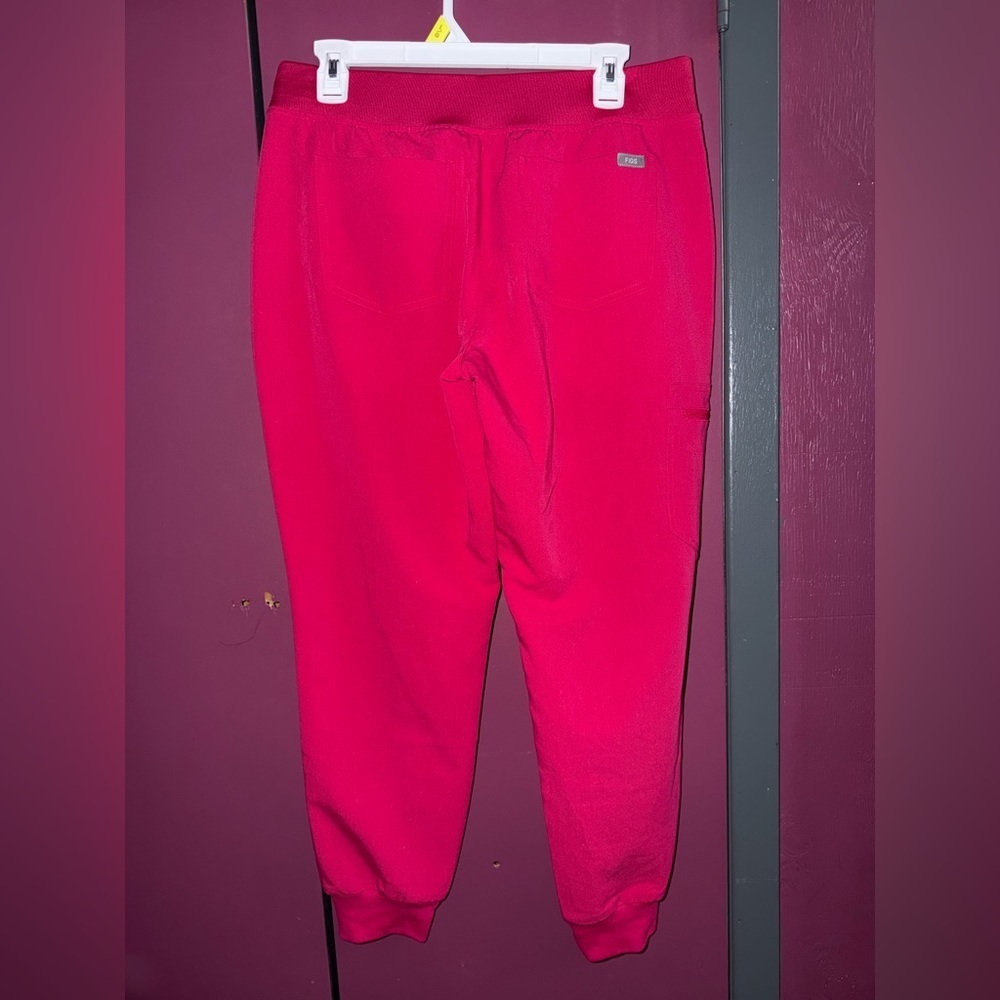 FIGS Women's Ultra Rose Zamora™ - Medium Petite Jogger Scrub Pants - Picture 3 of 9
